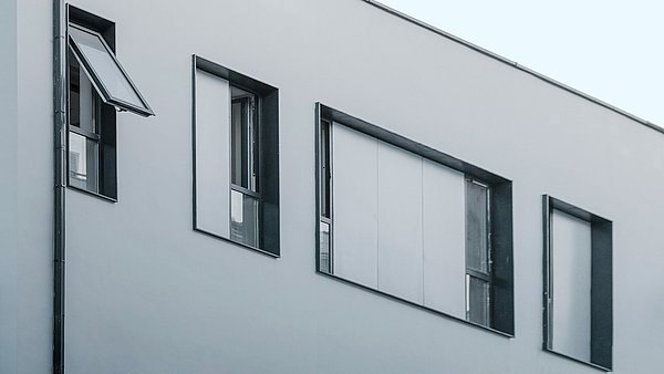 aluminium-fenster Mehrere Fenster mit Rahmen aus Aluminium